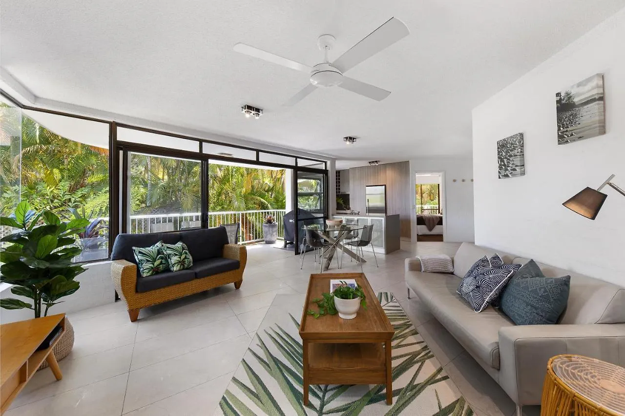 Stylish Beach Serenity, Naousa 5 Villa Noosa Heads Holiday home